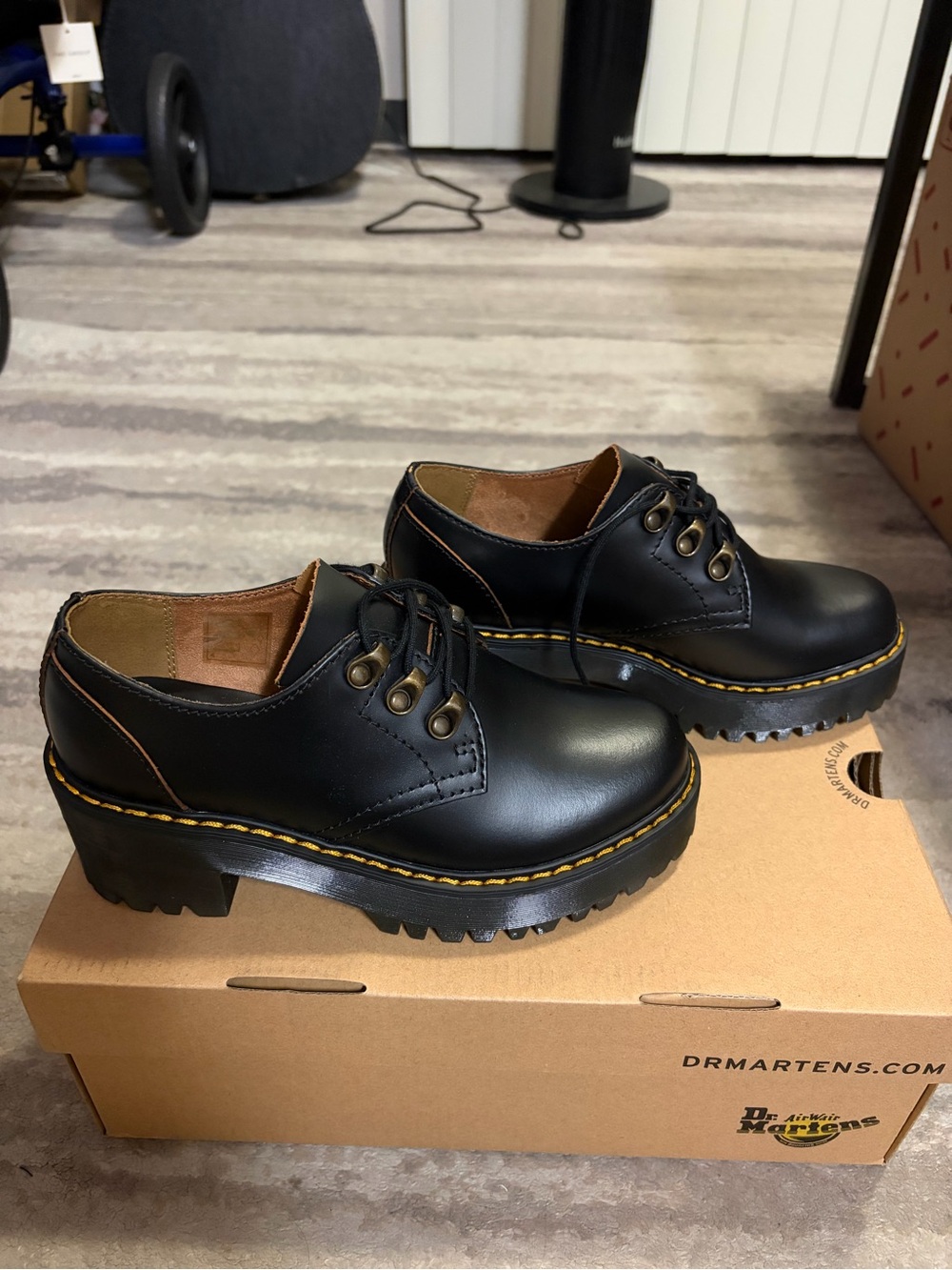 Dr martens Leona low black 5